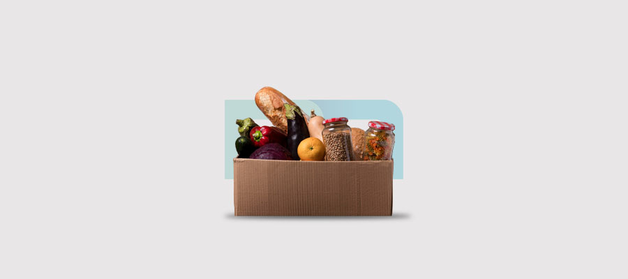 Supplying a family with a food basket